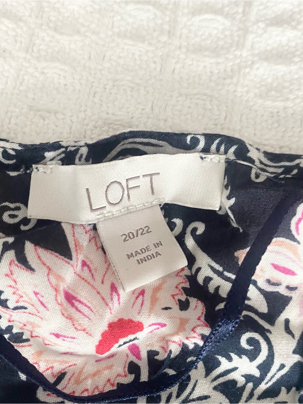 LOFT Navy Floral kimono with Pink Accents size 20/22 - Picture 2 of 3
